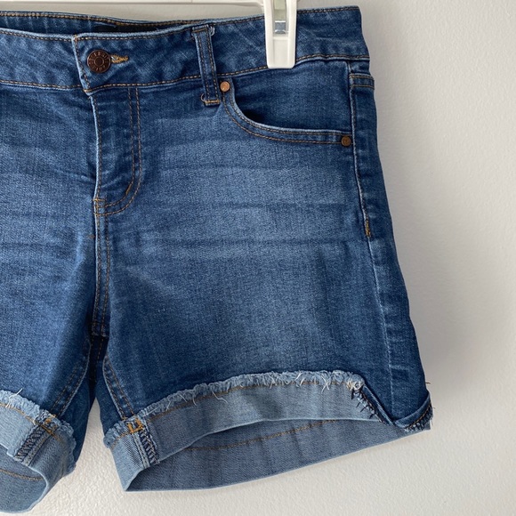 Celebrity Pink cuffed stretch jean shorts size 9/29 - Picture 4 of 8